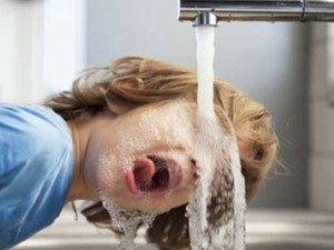 Защо Изворната вода е подходяща за вашите деца